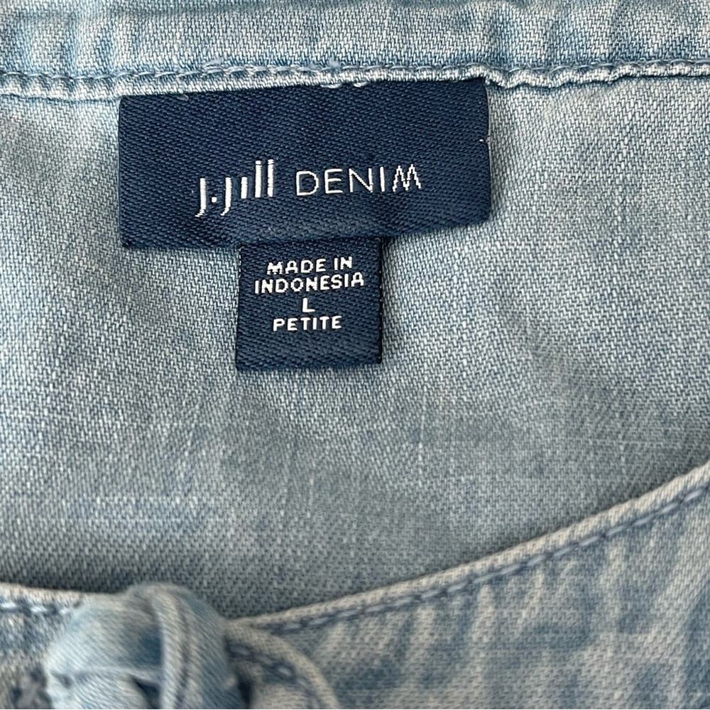 J. Jill Stylish‎ Knot-Button denim Clarity Wash shirt - Picture 13 of 14